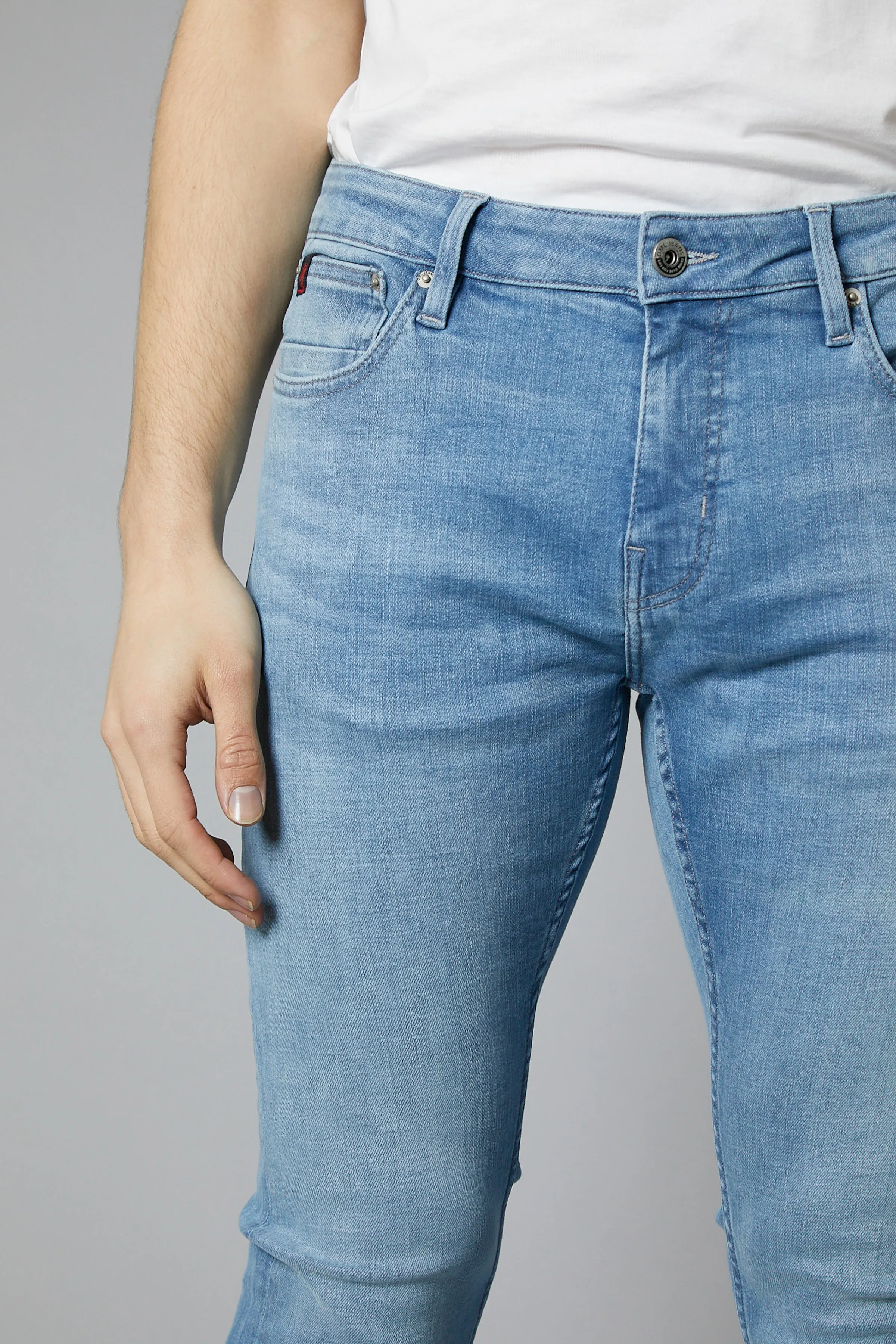 Dakota Slim Fit Jeans In Light Blue