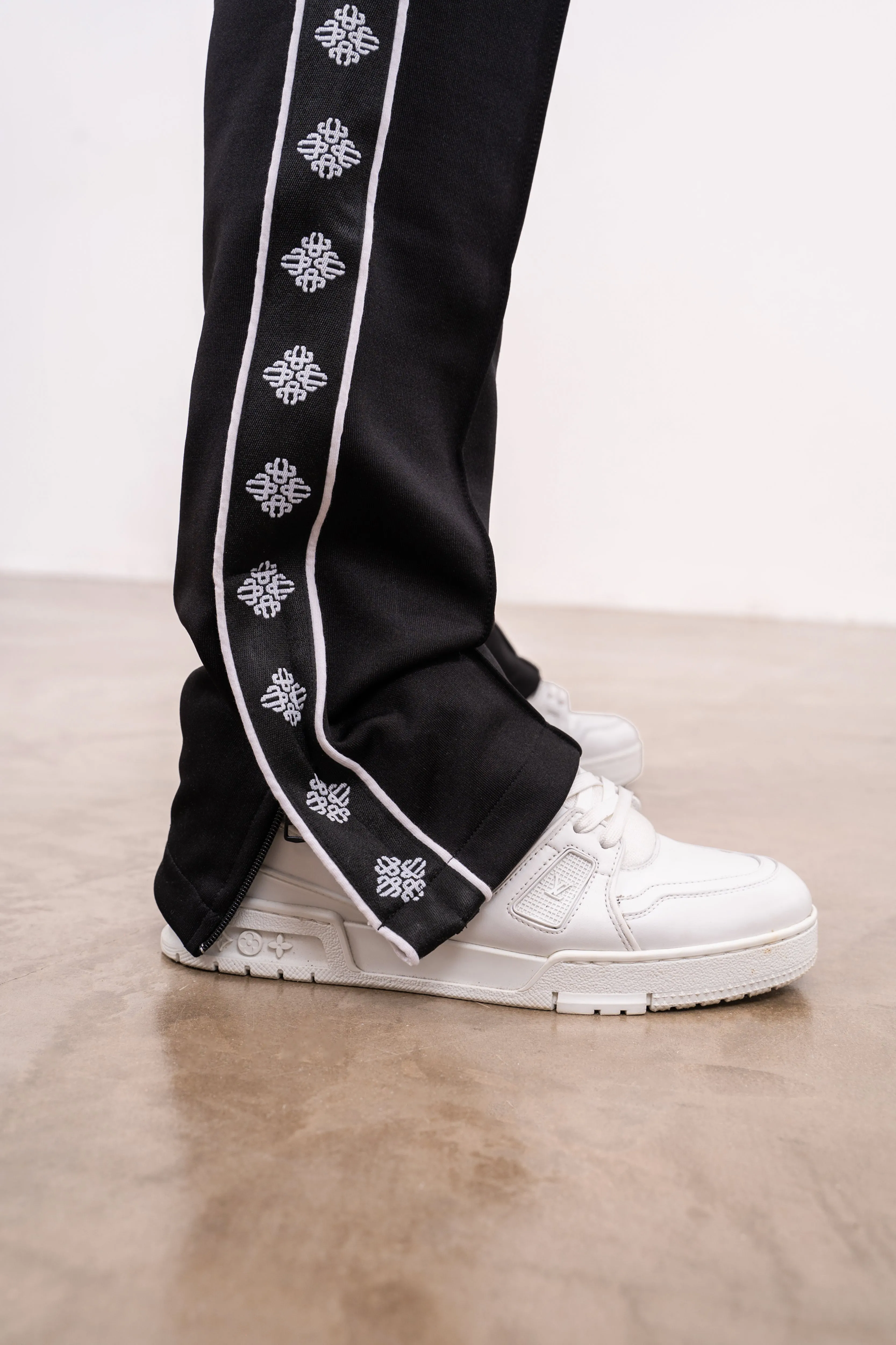 EMBLEM TRACK JOGGERS - BLACK