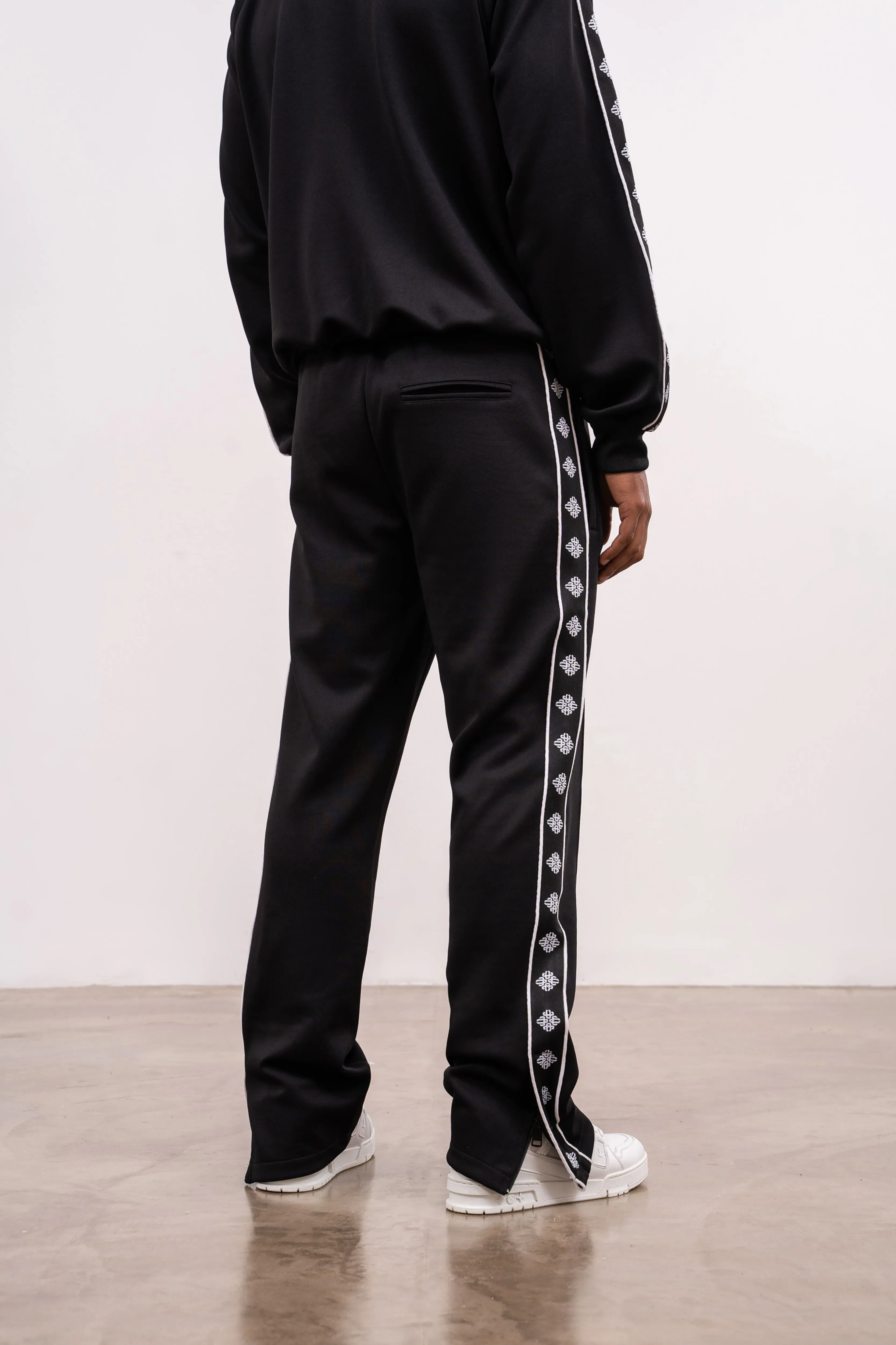 EMBLEM TRACK JOGGERS - BLACK