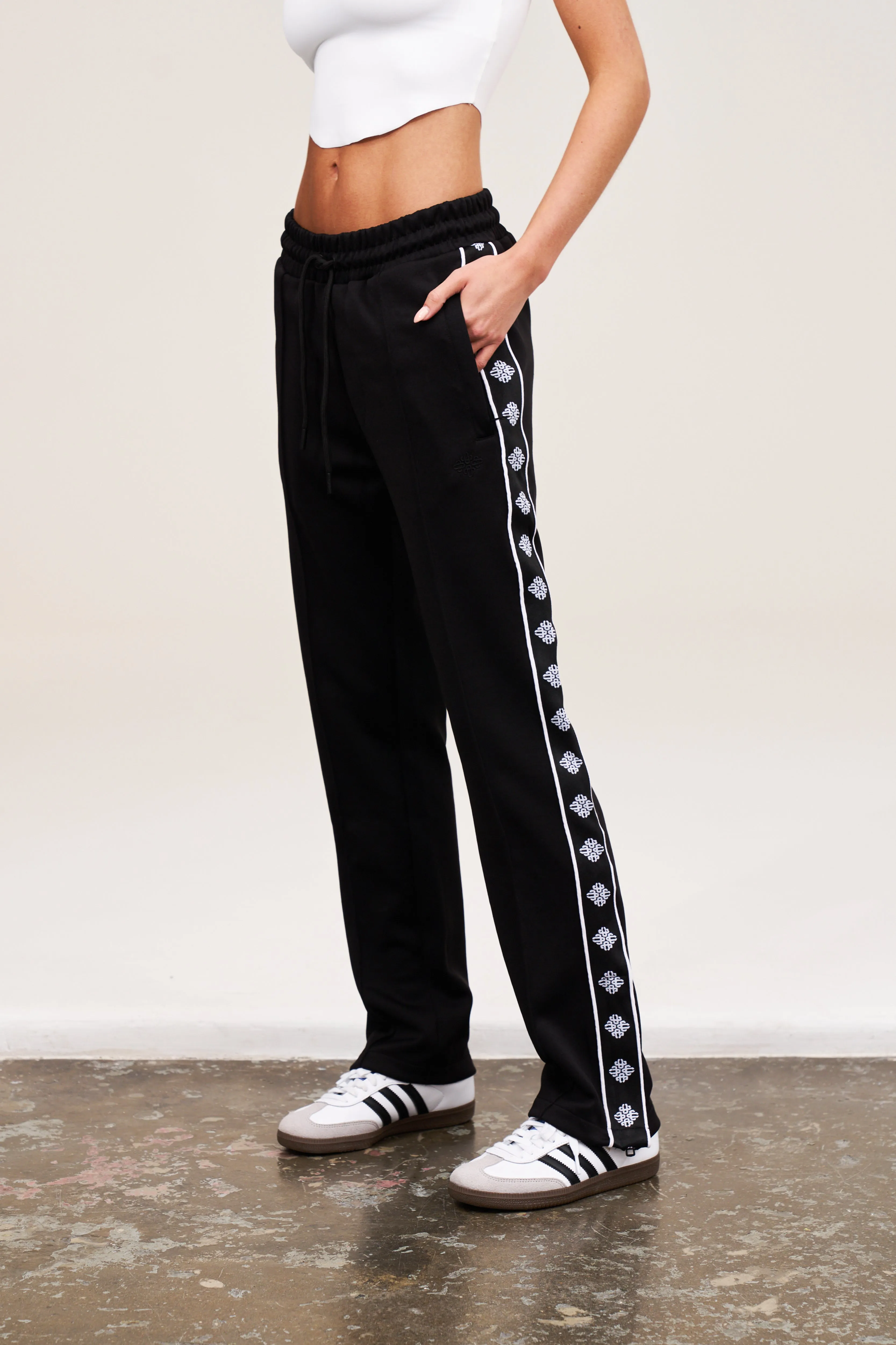 EMBLEM TRACK JOGGERS - BLACK