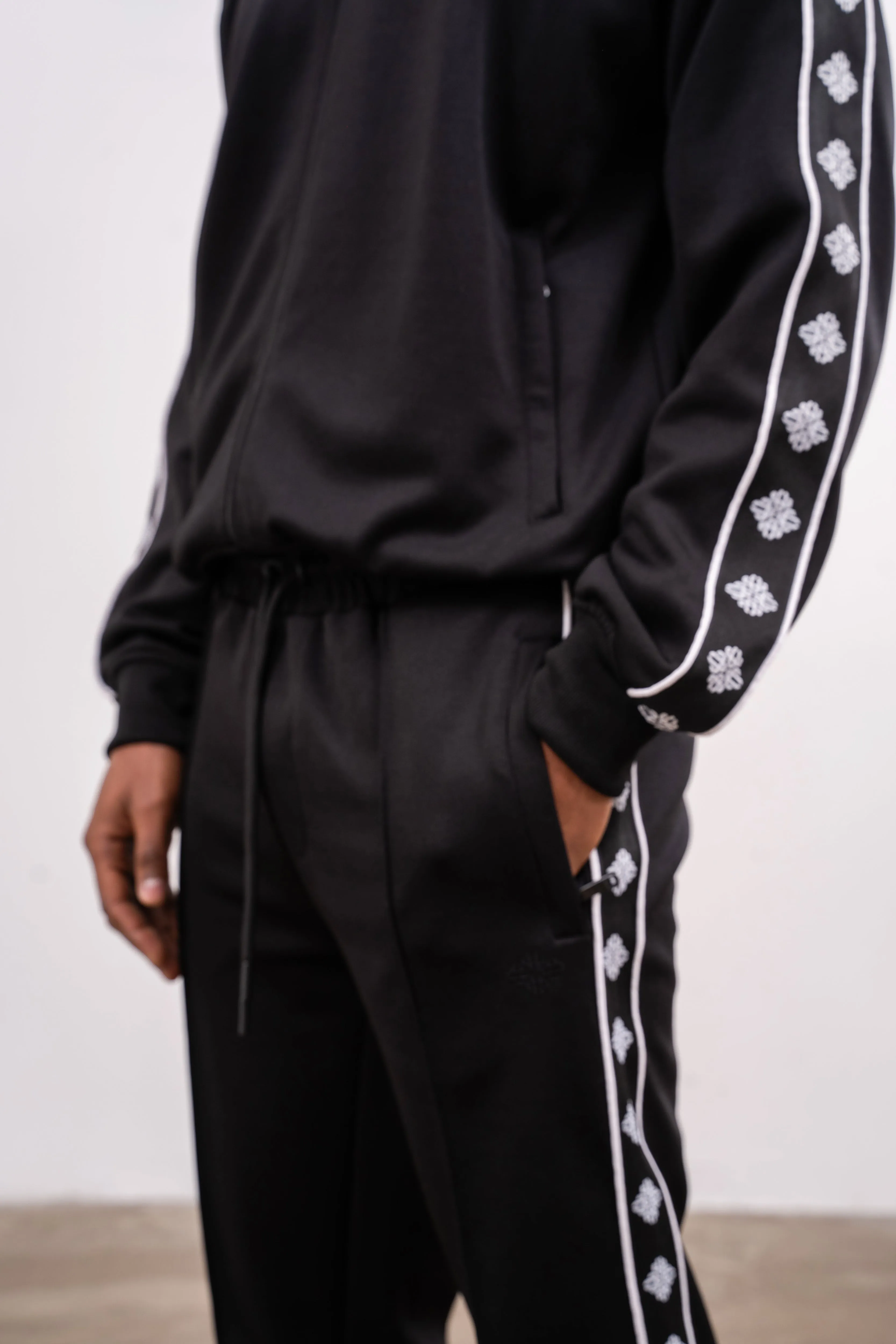 EMBLEM TRACK JOGGERS - BLACK