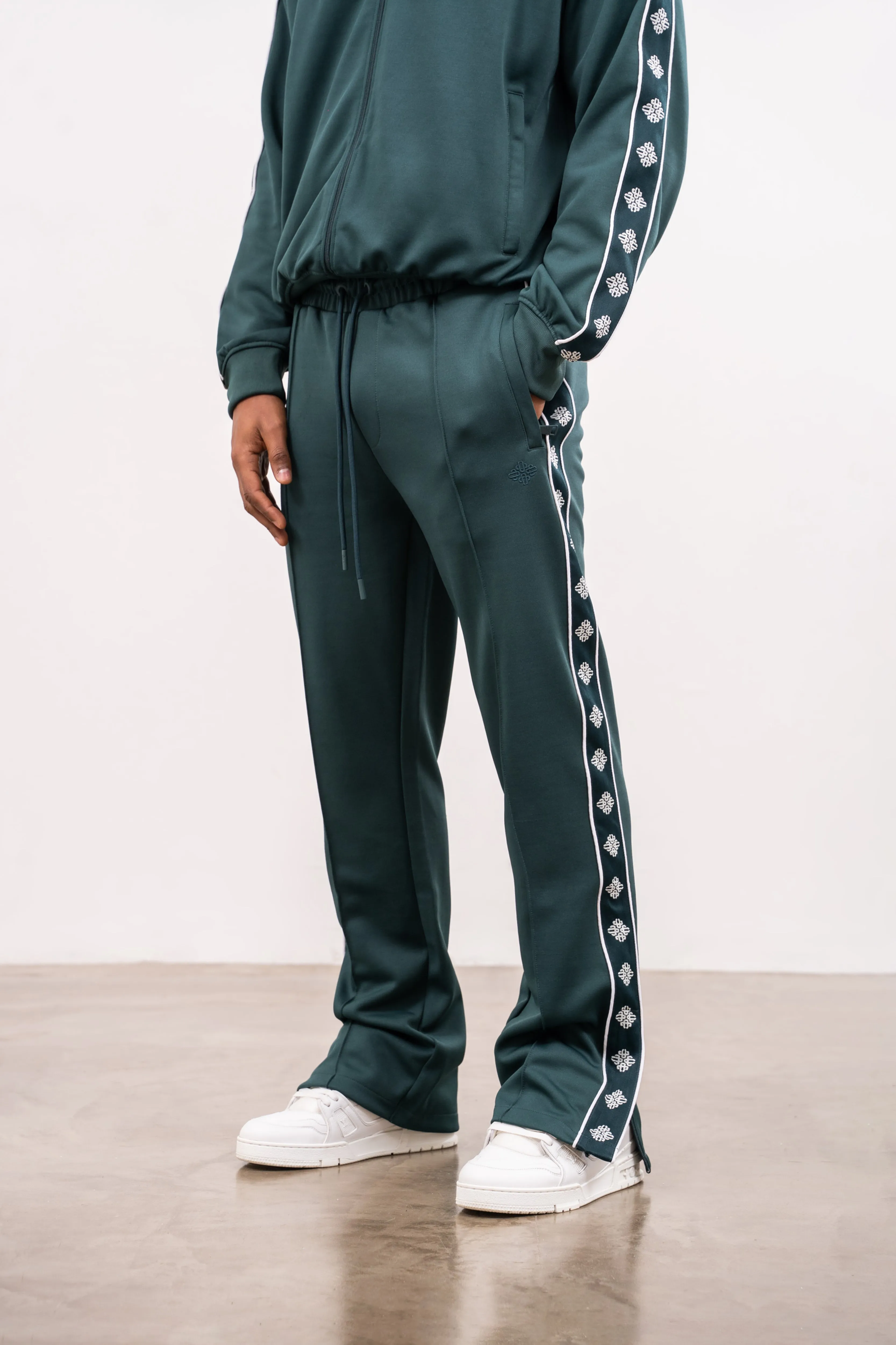 EMBLEM TRACK JOGGERS - GREEN