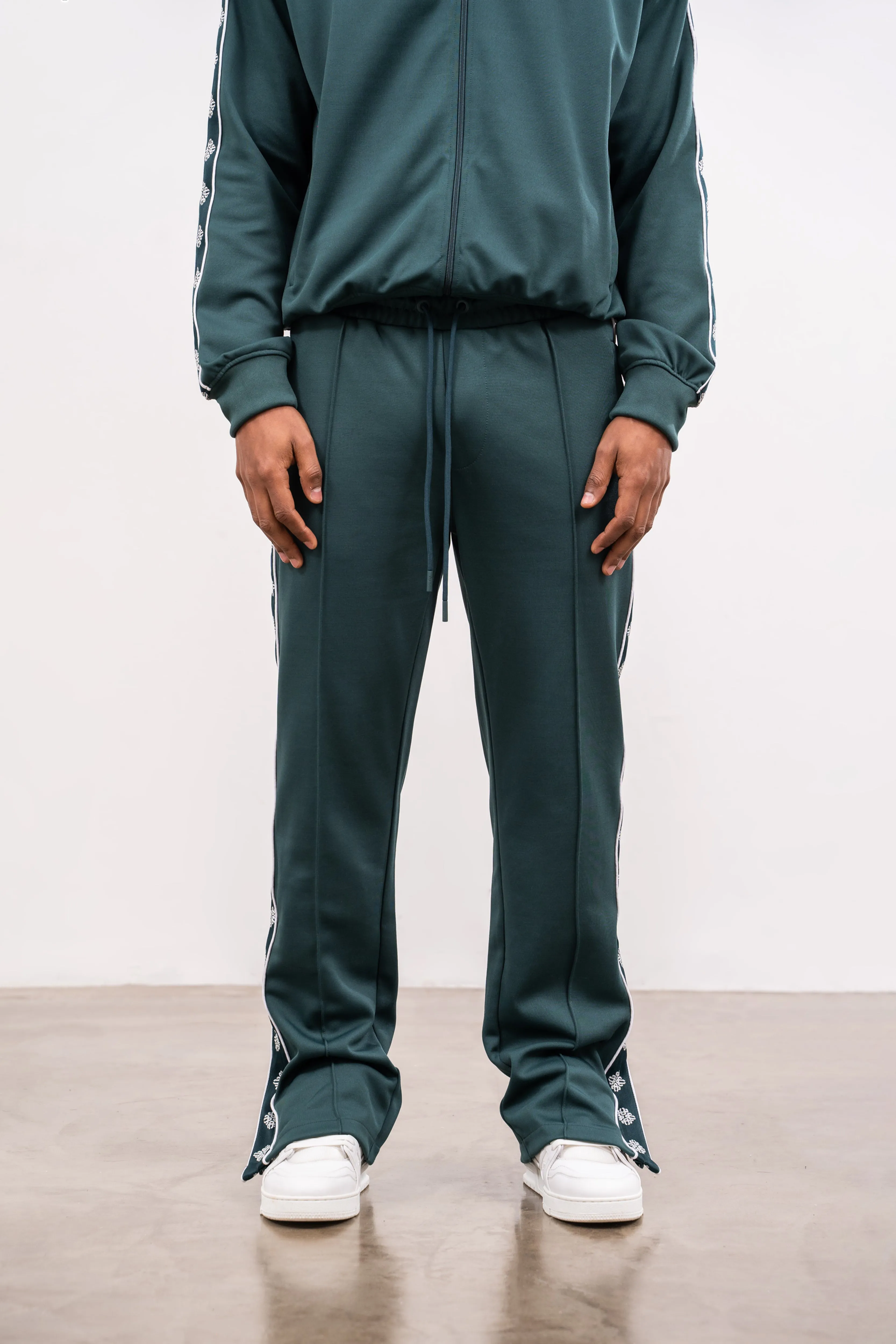 EMBLEM TRACK JOGGERS - GREEN