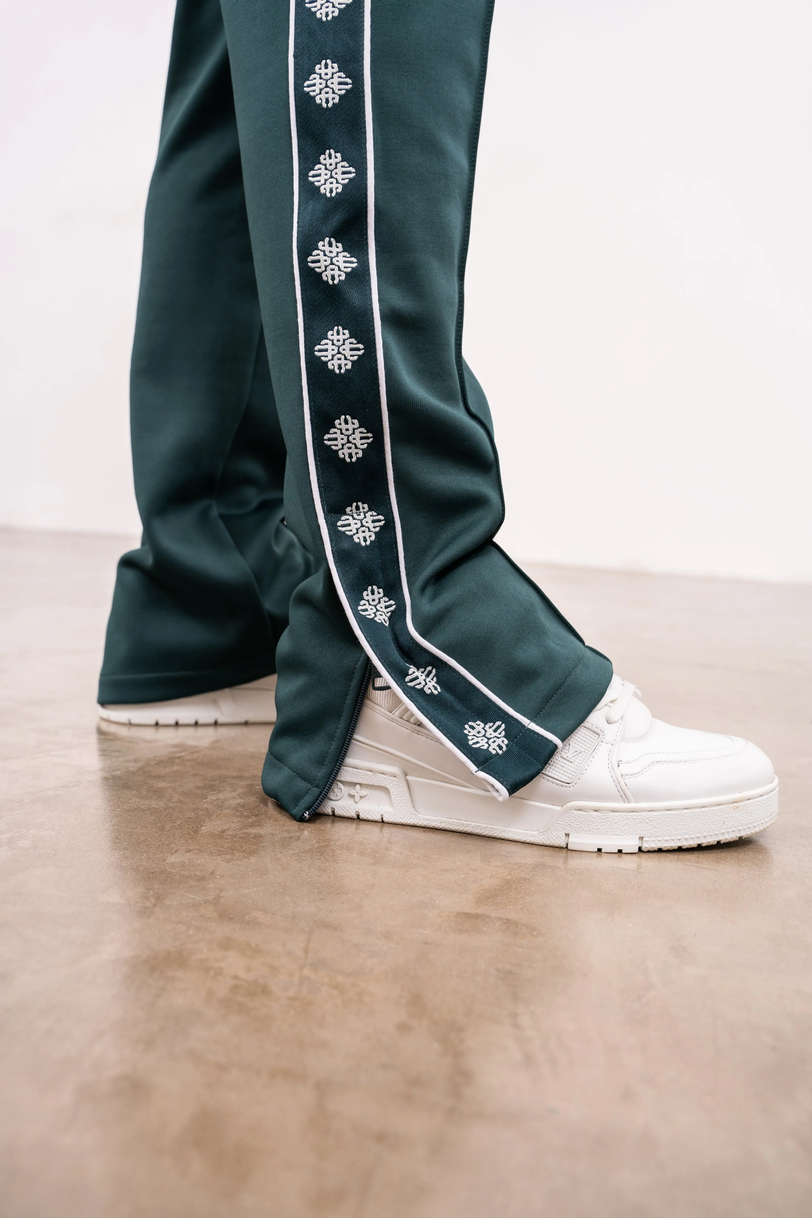 EMBLEM TRACK JOGGERS - GREEN