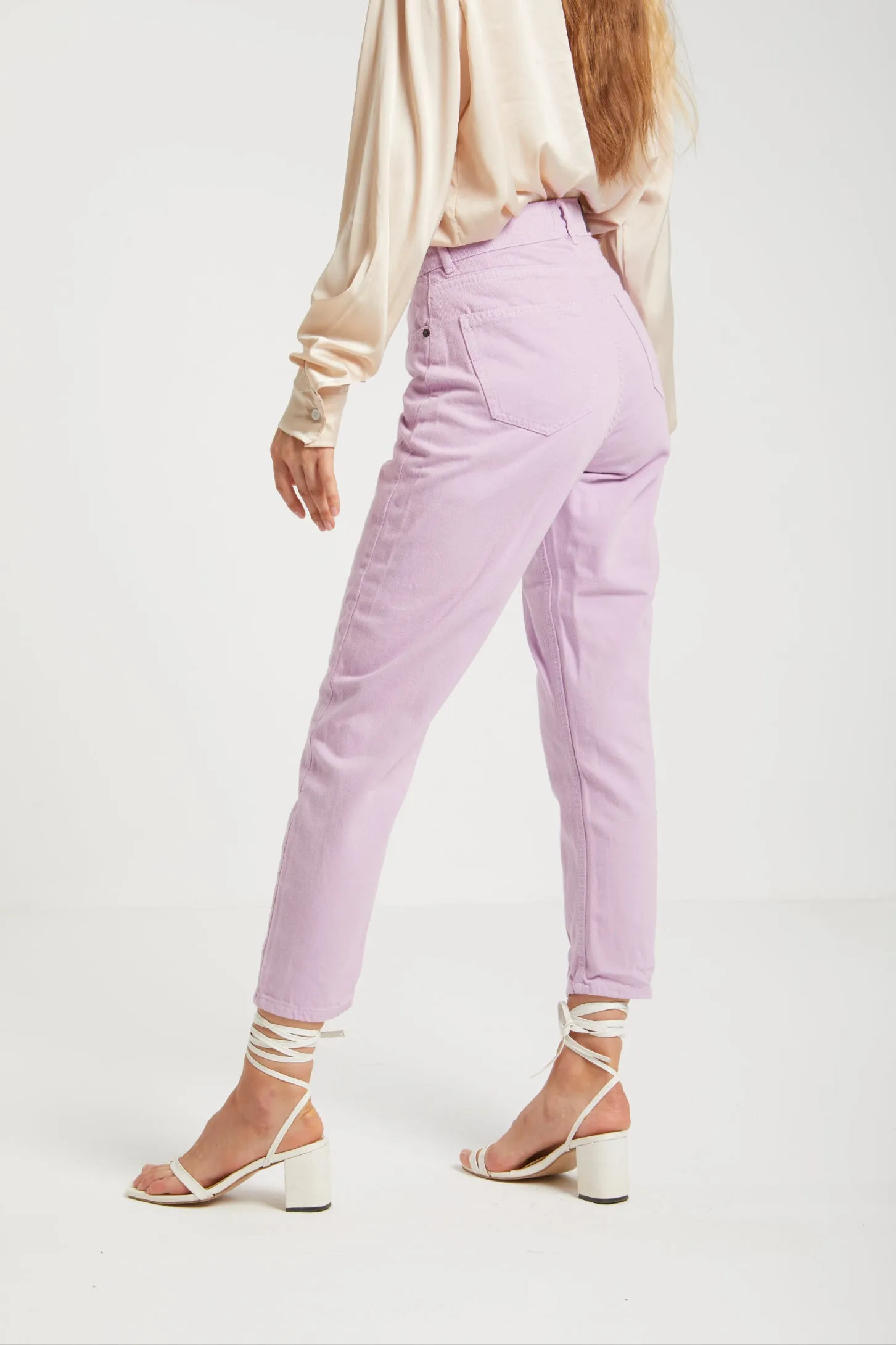 MOM FIT JEANS IN LILAC